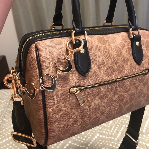 Coach Rowan - Picture 4 of 5